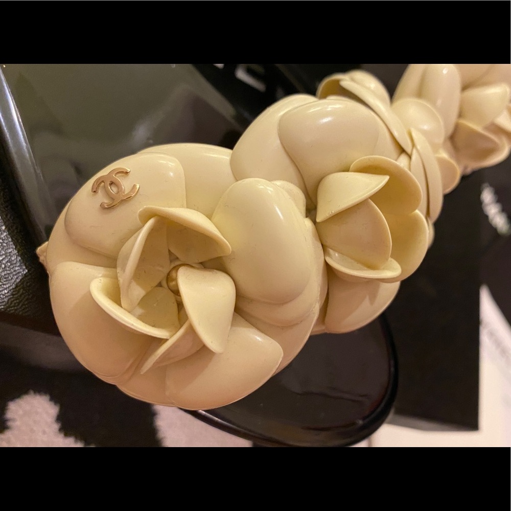 Chanel jelly shoes sandals Camilla flowers beige - Picture 4 of 14